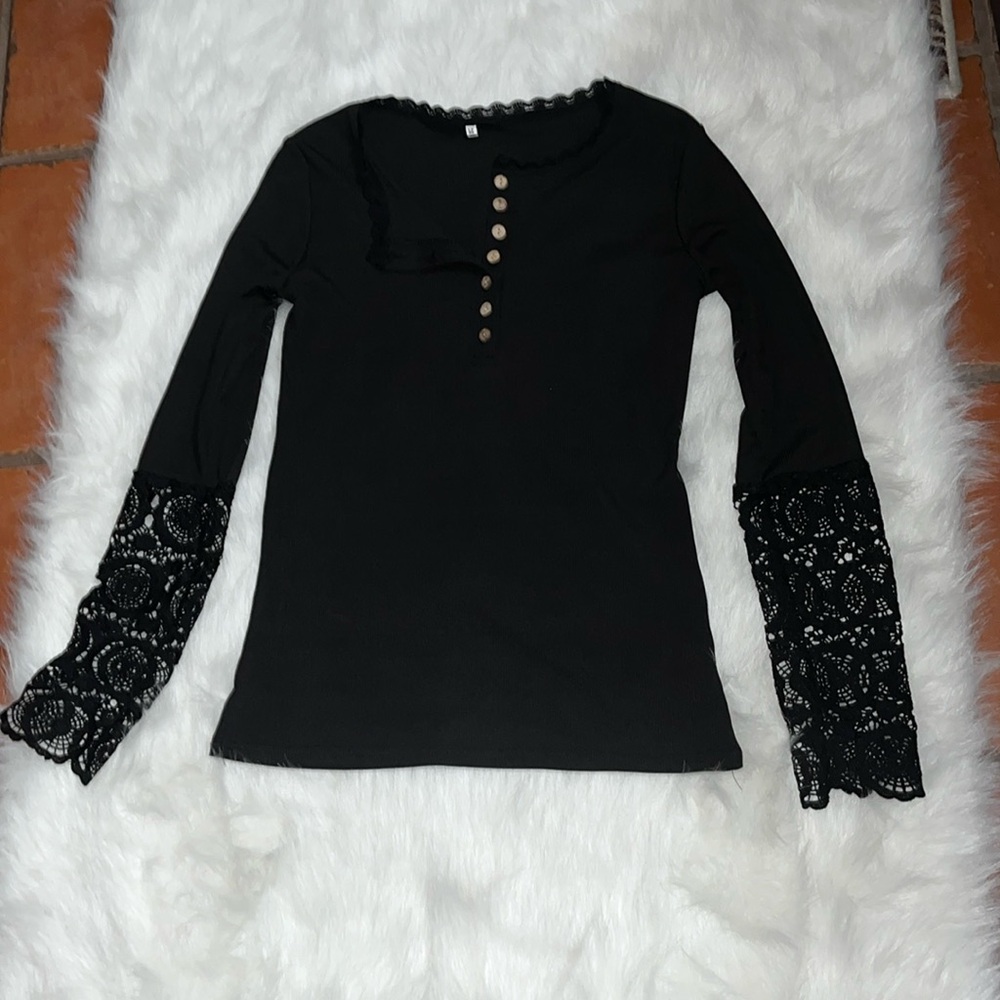 Long sleeve black size medium top pit to pit 19” stretches to 23”